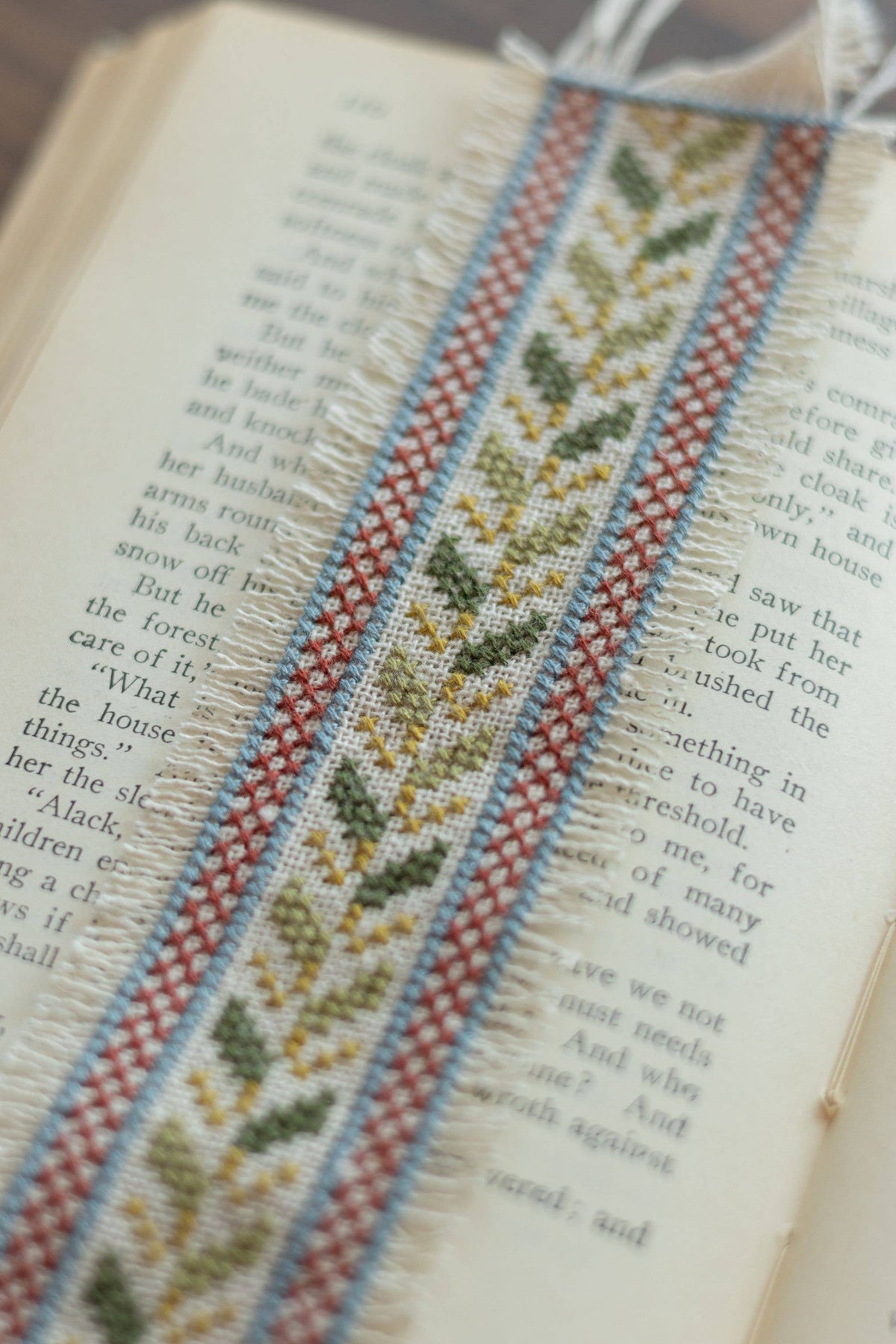 Folk Fabric cross stitch bookmark kit Ivory - Granite State Yarns