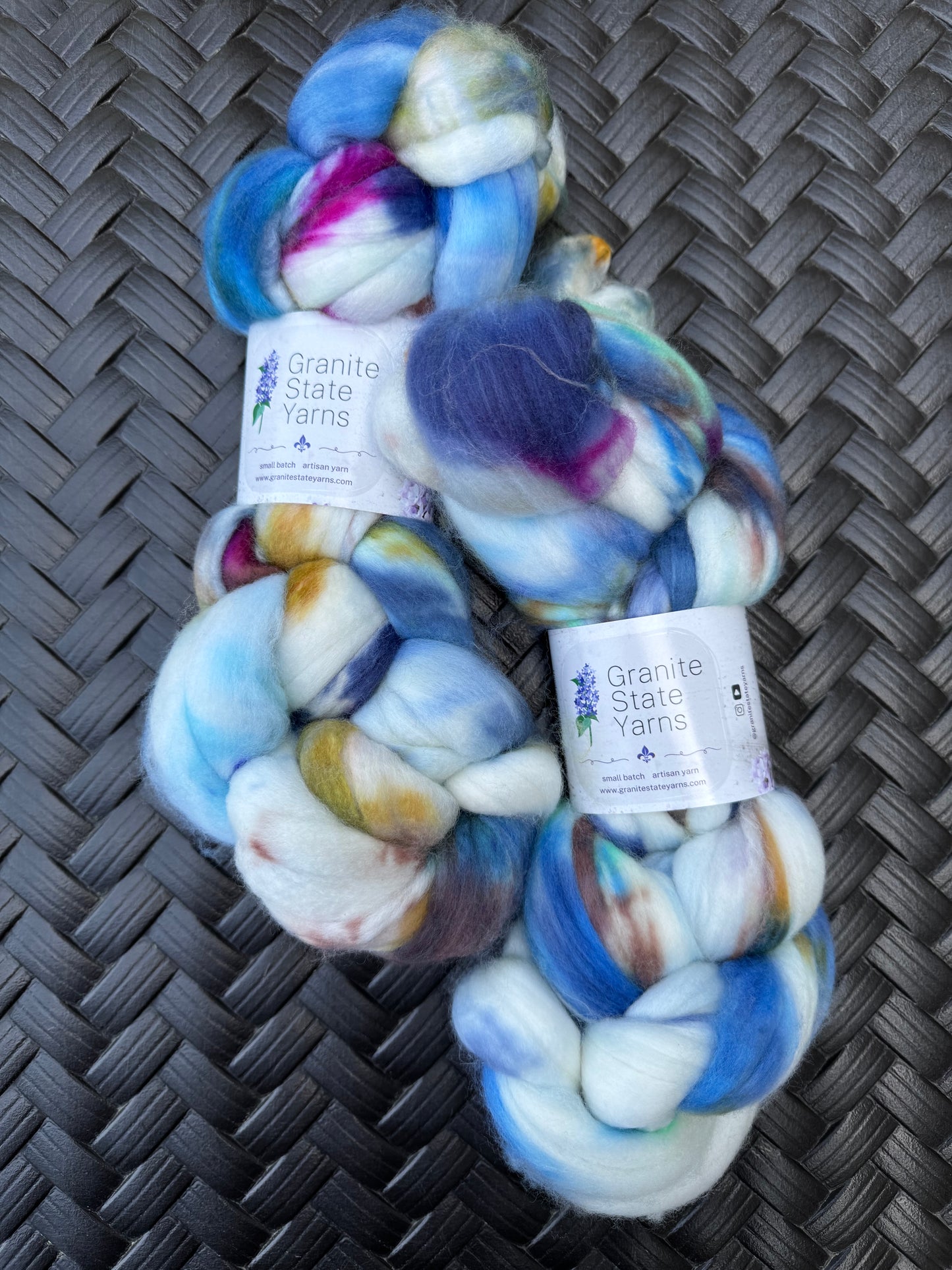 In a Canoe Sock Blend ROVING