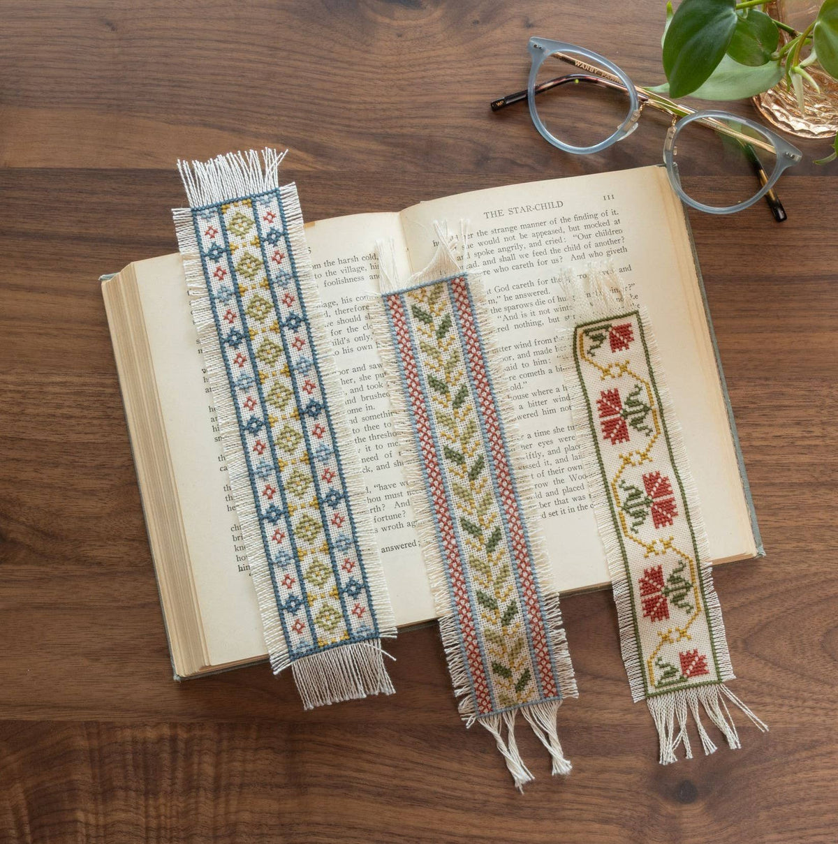 Folk Fabric cross stitch bookmark kit Ivory - Granite State Yarns